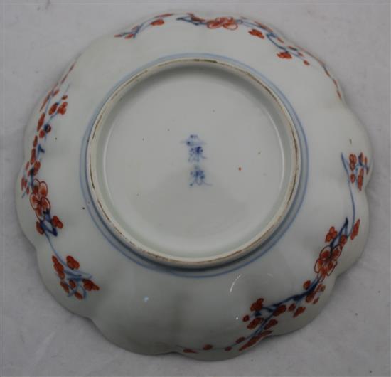 Four Japanese Imari scalloped dishes by Fukagawa, early 20th century, 14cm - 28.5cm.